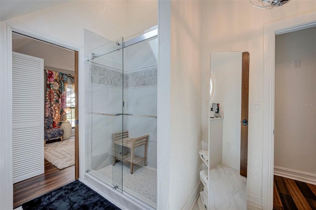 En Venta: $999,999 (3 camas, 4 baños, 3750 Pies cuadrados)