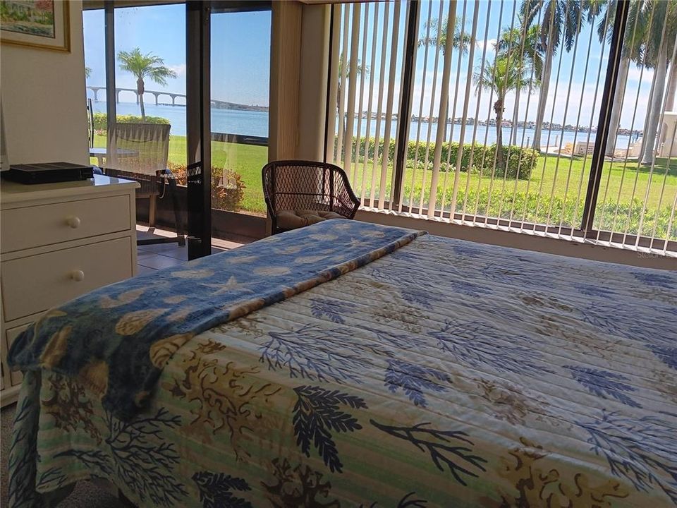 Activo con contrato: $359,000 (2 camas, 2 baños, 890 Pies cuadrados)