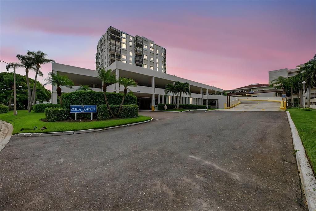 Activo con contrato: $359,000 (2 camas, 2 baños, 890 Pies cuadrados)