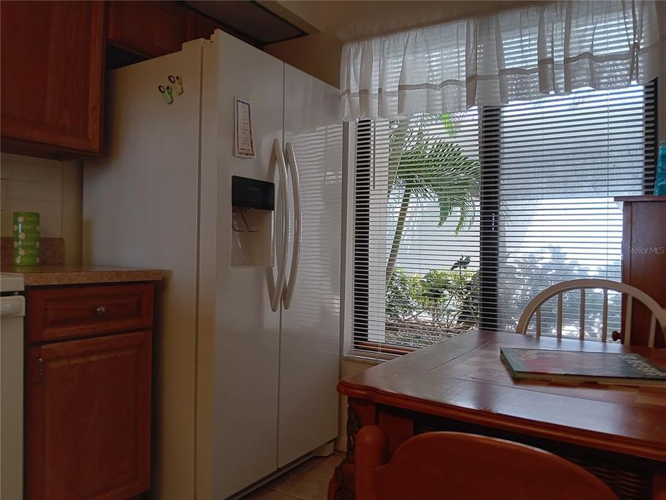 Activo con contrato: $359,000 (2 camas, 2 baños, 890 Pies cuadrados)