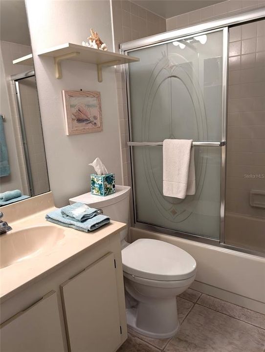 Activo con contrato: $359,000 (2 camas, 2 baños, 890 Pies cuadrados)