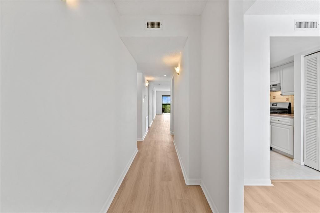 For Sale: $250,000 (2 beds, 2 baths, 1280 Square Feet)