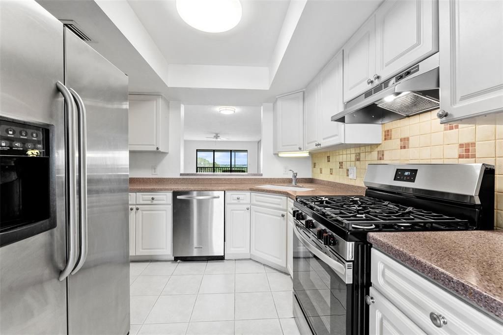 For Sale: $250,000 (2 beds, 2 baths, 1280 Square Feet)