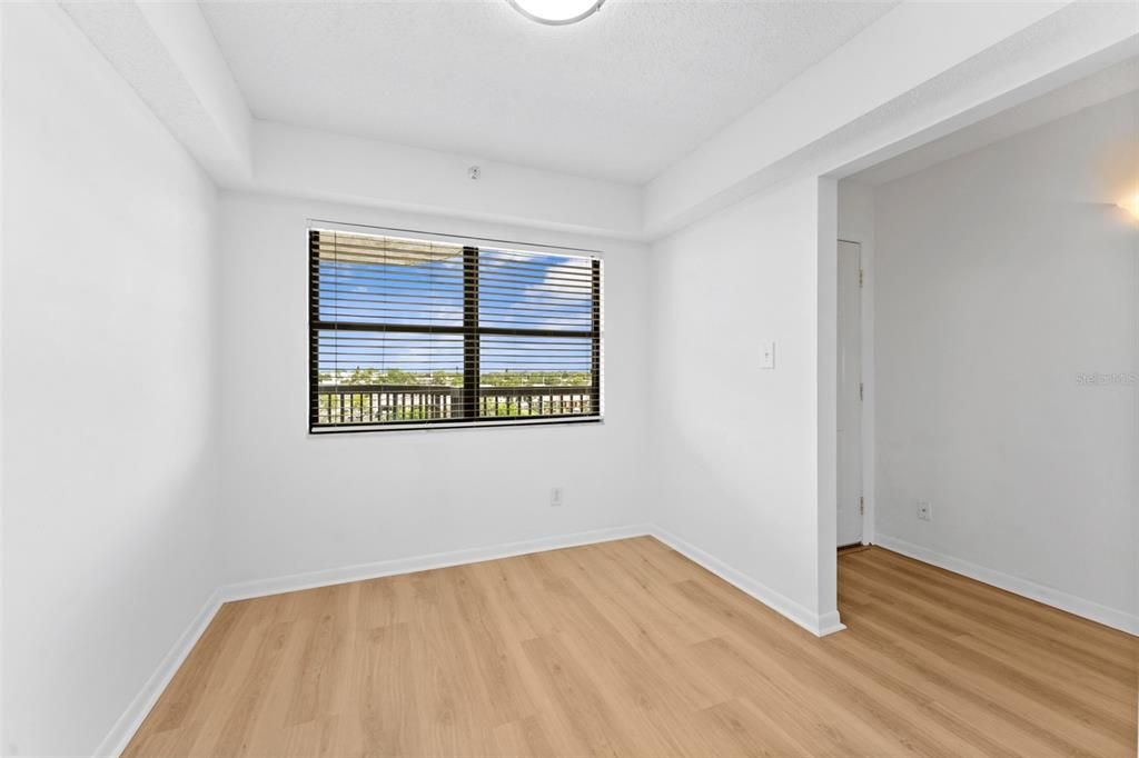 For Sale: $250,000 (2 beds, 2 baths, 1280 Square Feet)