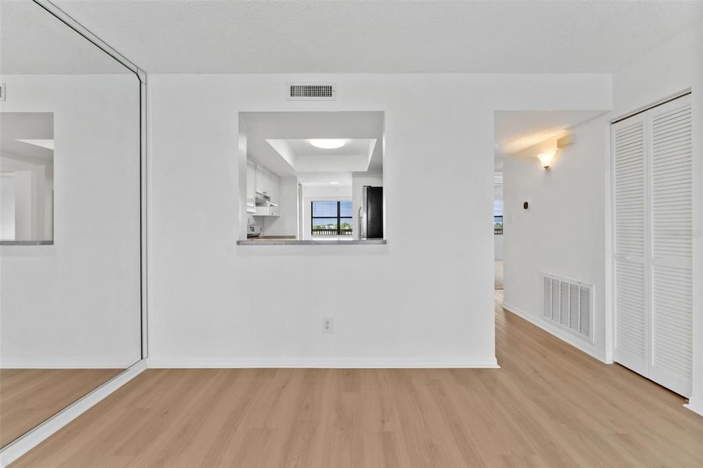 For Sale: $250,000 (2 beds, 2 baths, 1280 Square Feet)