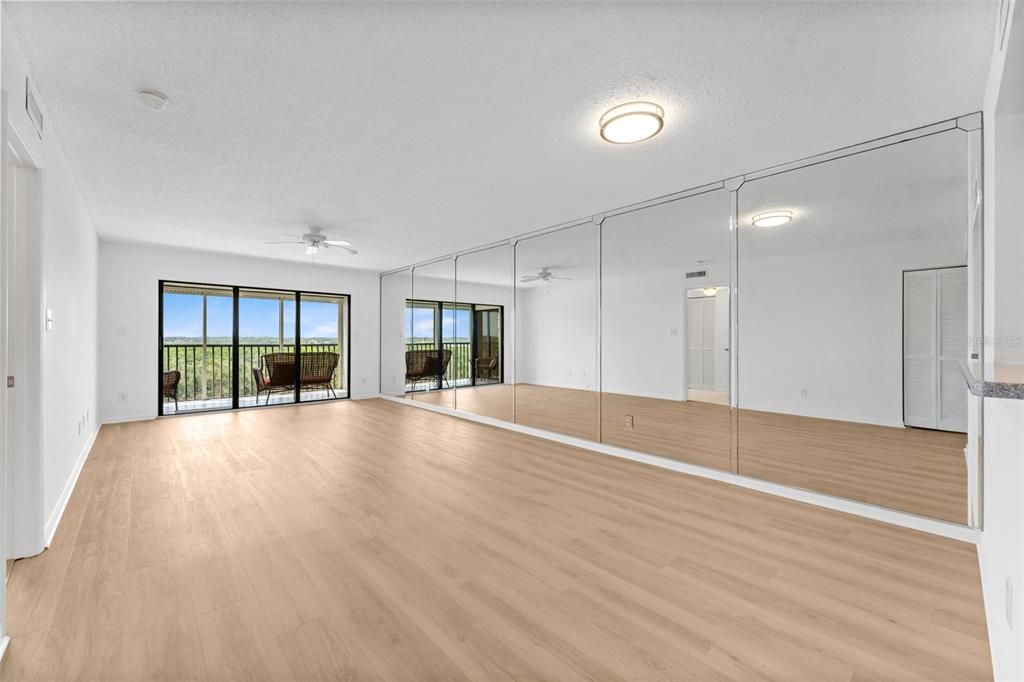 For Sale: $250,000 (2 beds, 2 baths, 1280 Square Feet)