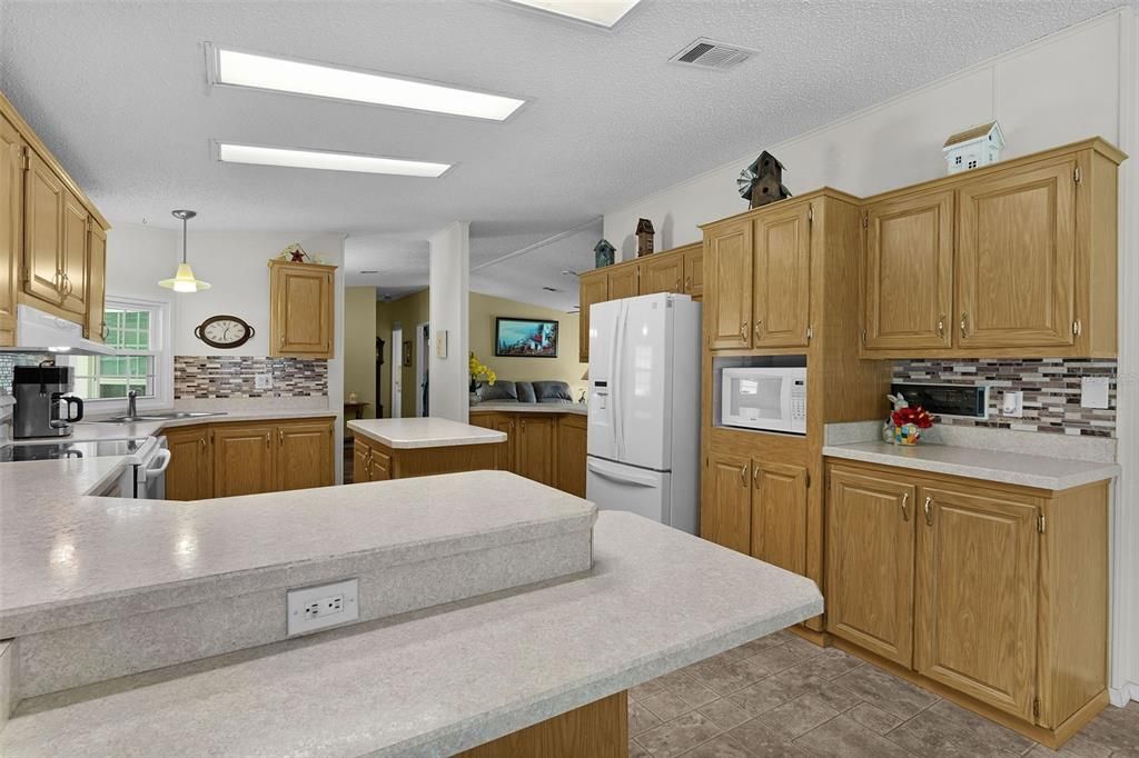 На продажу: $238,900 (3 спален, 2 ванн, 1680 Квадратных фут)