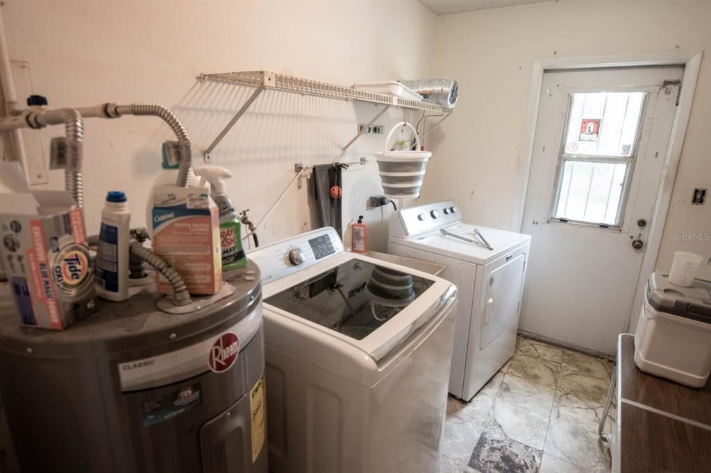 En Venta: $228,000 (3 camas, 2 baños, 2240 Pies cuadrados)