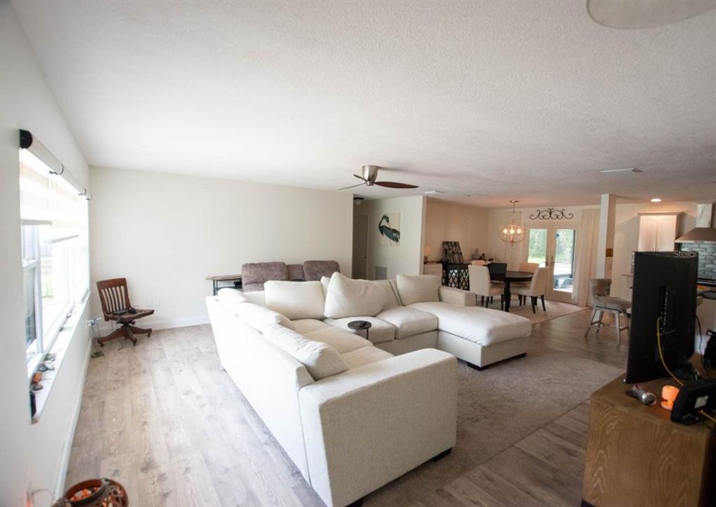 En Venta: $228,000 (3 camas, 2 baños, 2240 Pies cuadrados)