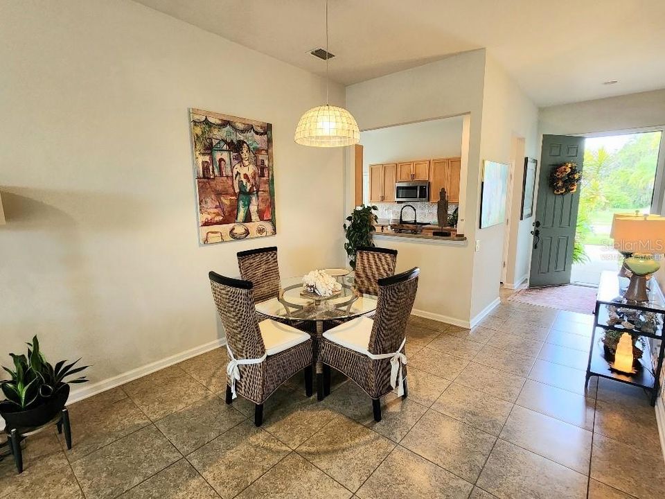 En Venta: $349,000 (4 camas, 2 baños, 1604 Pies cuadrados)