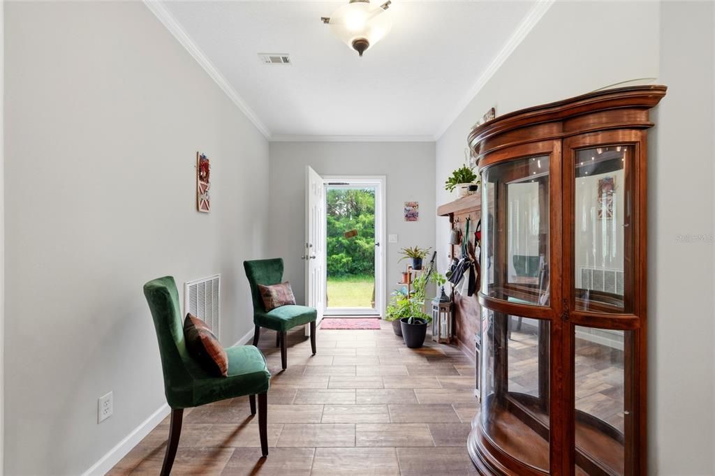 На продажу: $324,990 (3 спален, 2 ванн, 1800 Квадратных фут)