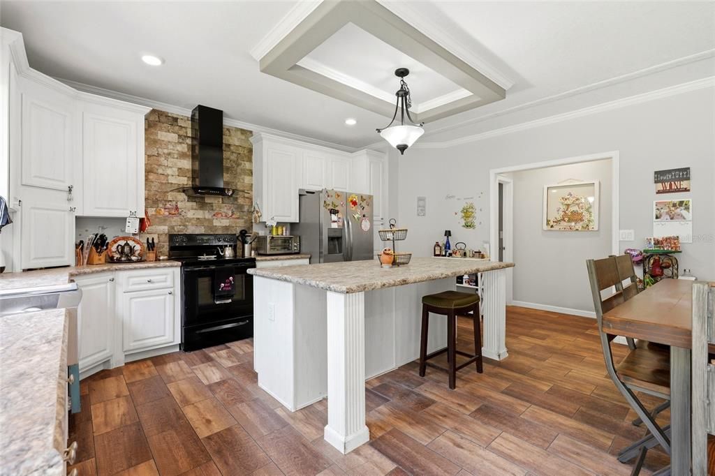 На продажу: $324,990 (3 спален, 2 ванн, 1800 Квадратных фут)