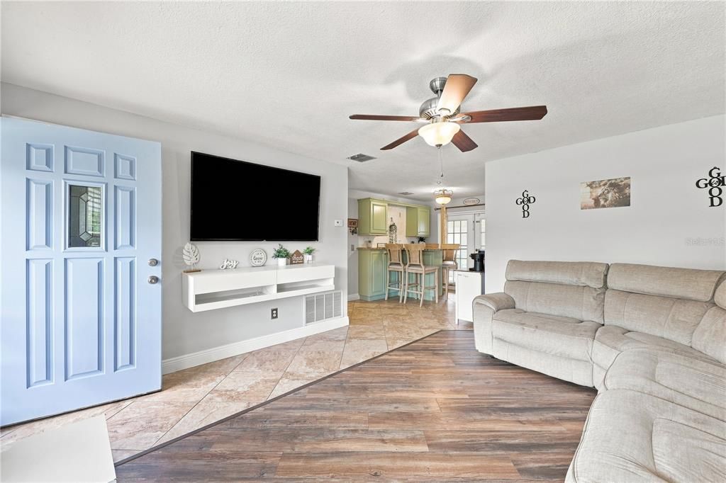 For Sale: $324,900 (3 beds, 1 baths, 1125 Square Feet)