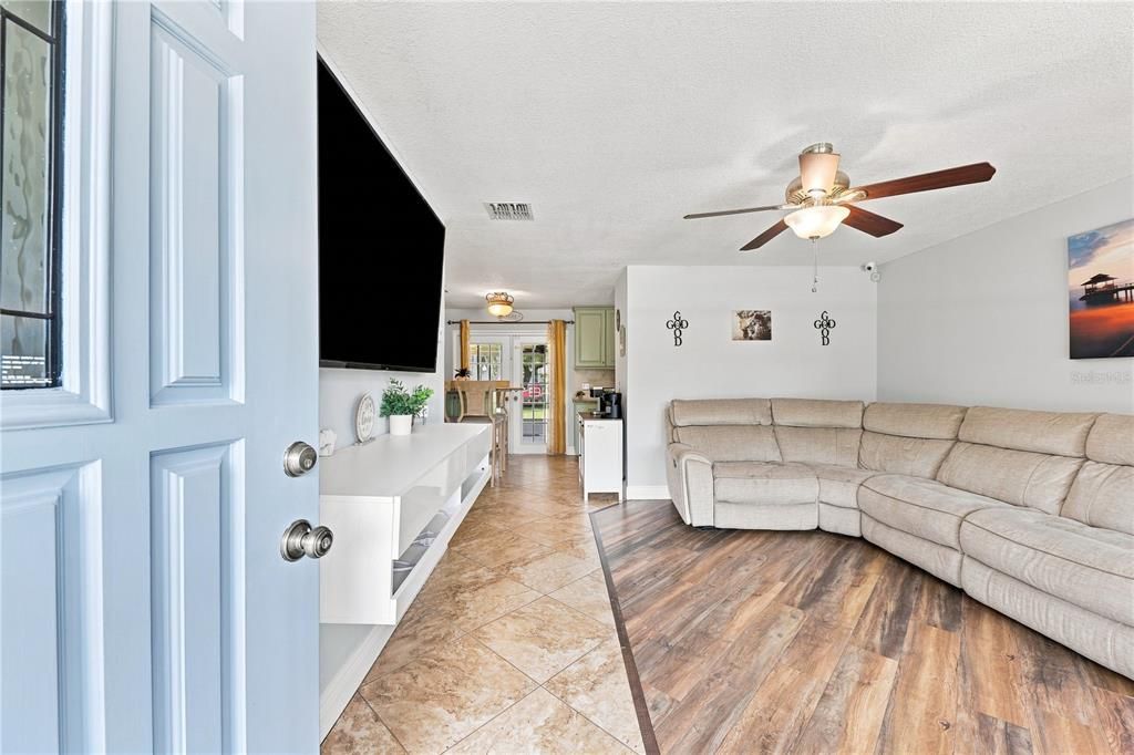 For Sale: $324,900 (3 beds, 1 baths, 1125 Square Feet)