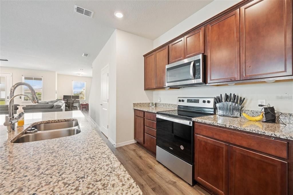 For Rent: $2,500 (3 beds, 2 baths, 1748 Square Feet)