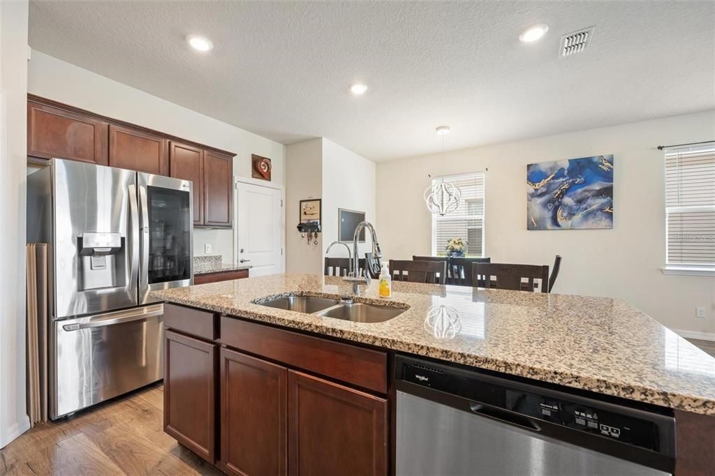 For Rent: $2,500 (3 beds, 2 baths, 1748 Square Feet)
