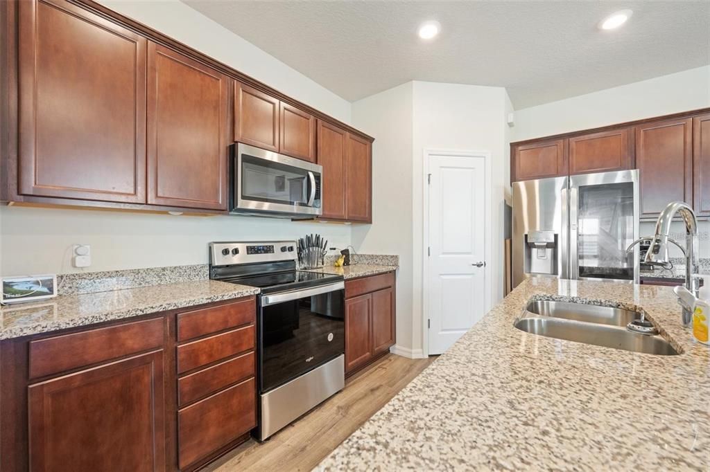 For Rent: $2,500 (3 beds, 2 baths, 1748 Square Feet)