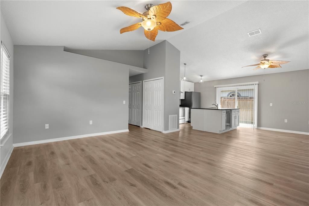 For Sale: $309,900 (3 beds, 2 baths, 1158 Square Feet)