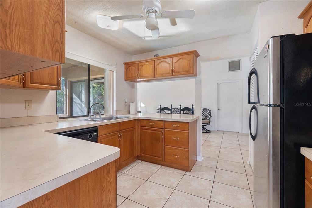 For Rent: $1,900 (4 beds, 2 baths, 1633 Square Feet)