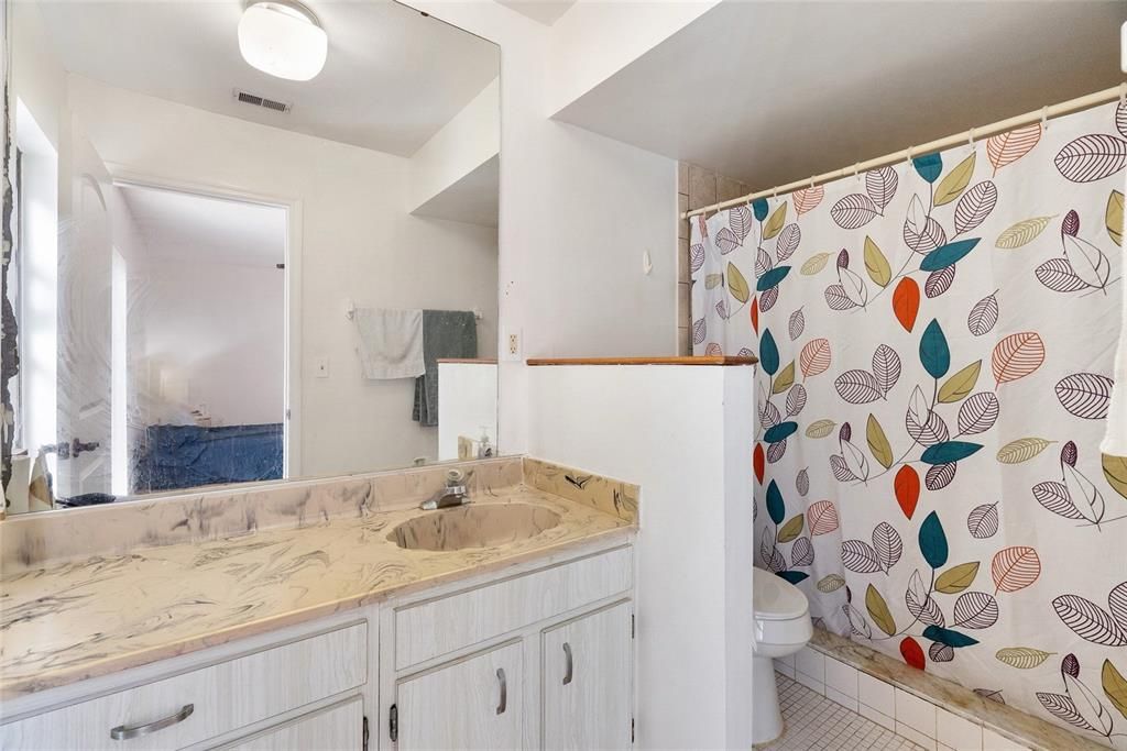 For Rent: $1,900 (4 beds, 2 baths, 1633 Square Feet)