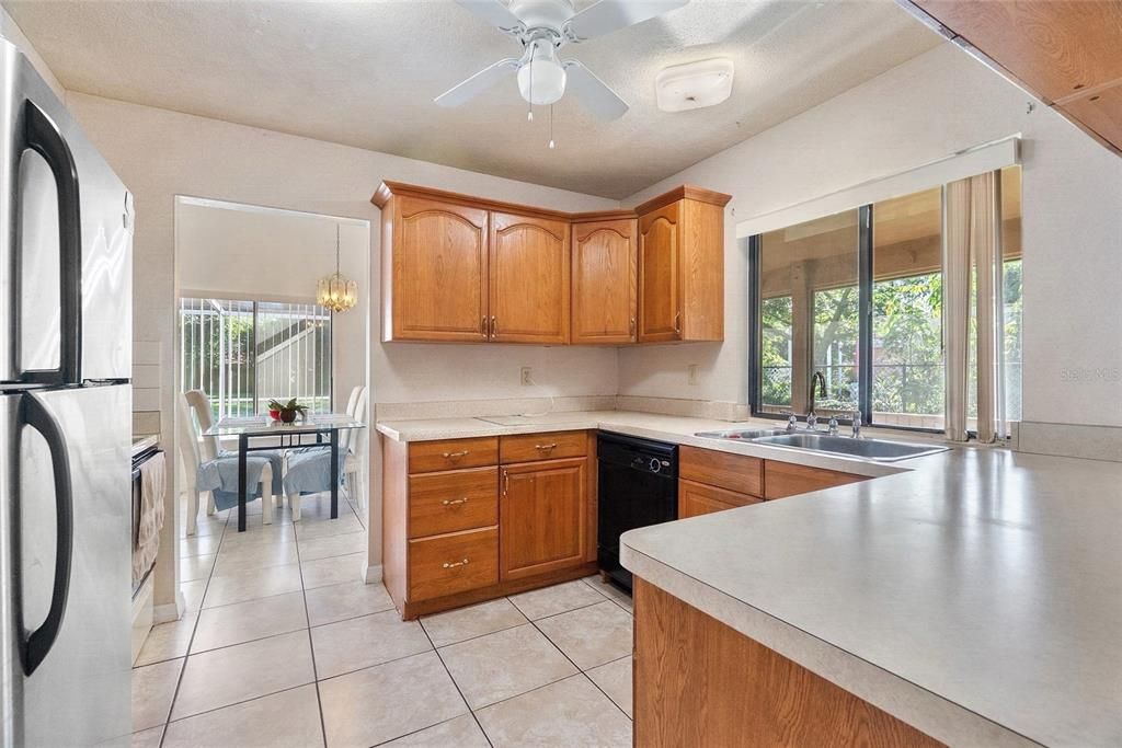For Rent: $1,900 (4 beds, 2 baths, 1633 Square Feet)
