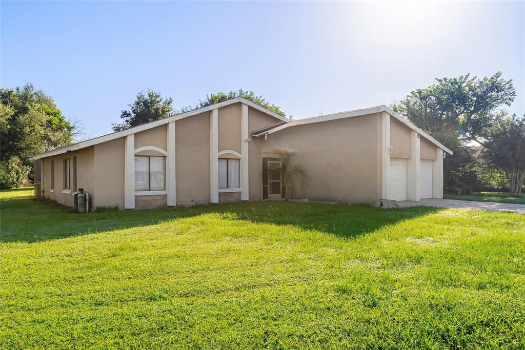 For Rent: $1,900 (4 beds, 2 baths, 1633 Square Feet)