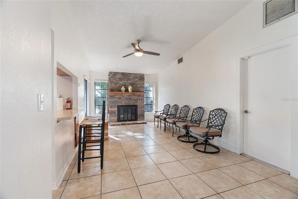 For Rent: $1,900 (4 beds, 2 baths, 1633 Square Feet)