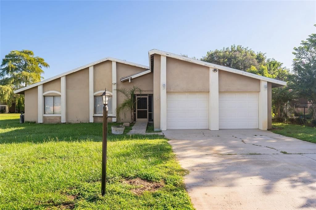 For Rent: $1,900 (4 beds, 2 baths, 1633 Square Feet)
