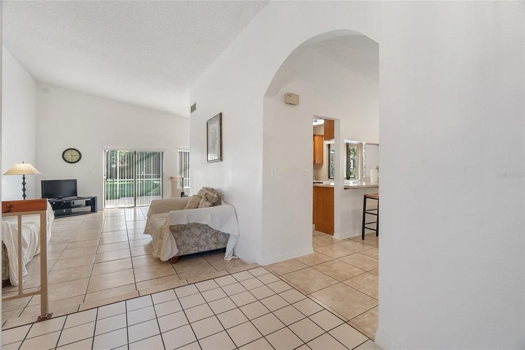 For Rent: $1,900 (4 beds, 2 baths, 1633 Square Feet)