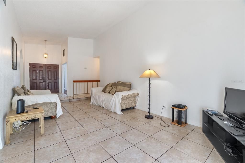 For Rent: $1,900 (4 beds, 2 baths, 1633 Square Feet)