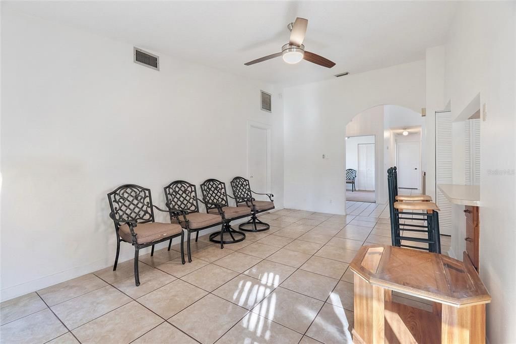For Rent: $1,900 (4 beds, 2 baths, 1633 Square Feet)