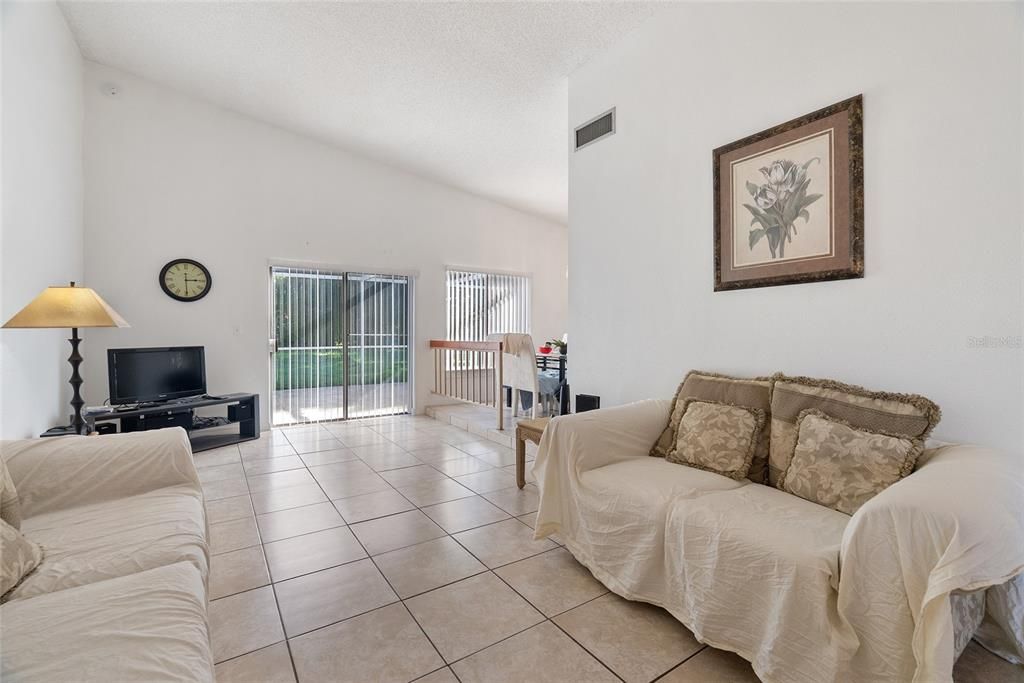 For Rent: $1,900 (4 beds, 2 baths, 1633 Square Feet)