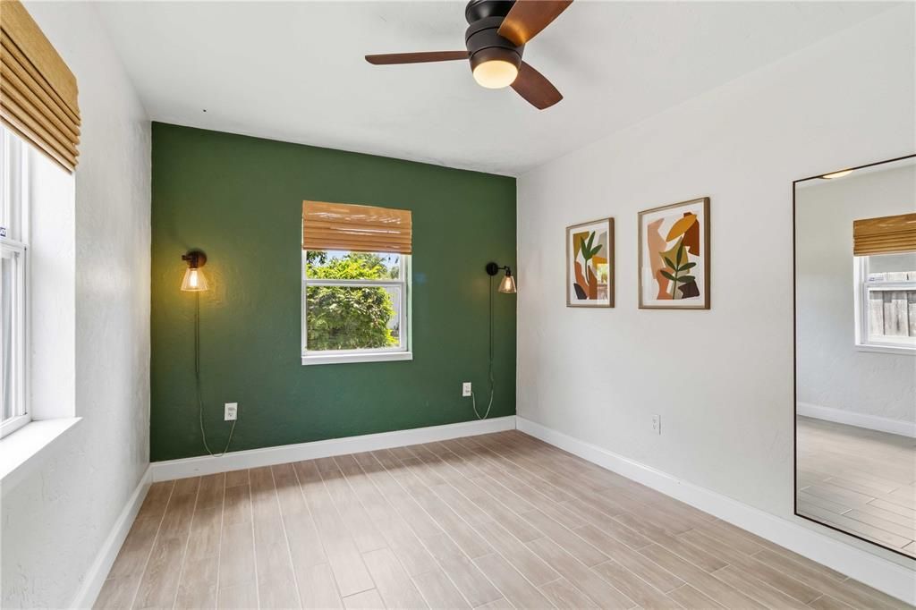 На продажу: $359,900 (2 спален, 1 ванн, 985 Квадратных фут)