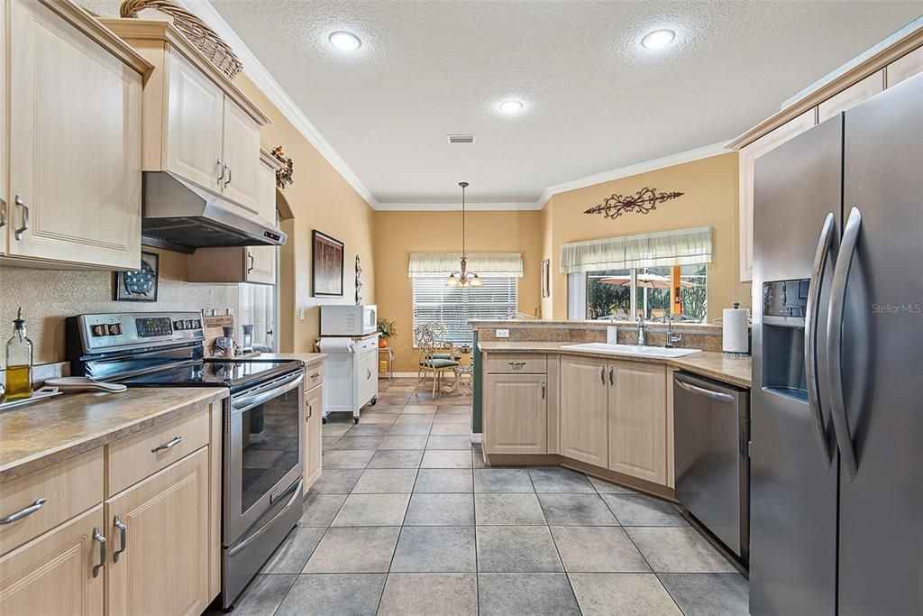 For Sale: $400,000 (3 beds, 2 baths, 1789 Square Feet)