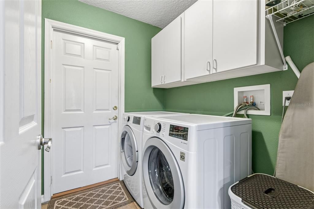 For Sale: $400,000 (3 beds, 2 baths, 1789 Square Feet)