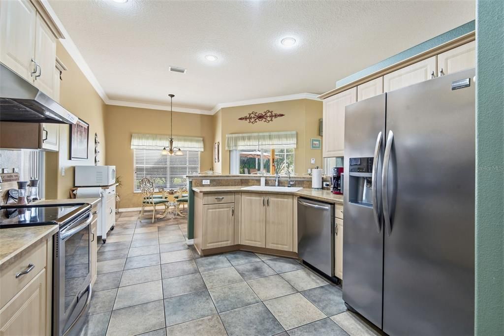 For Sale: $400,000 (3 beds, 2 baths, 1789 Square Feet)
