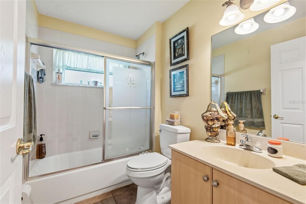 For Sale: $400,000 (3 beds, 2 baths, 1789 Square Feet)