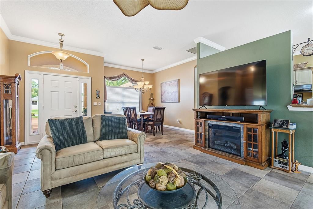 For Sale: $400,000 (3 beds, 2 baths, 1789 Square Feet)