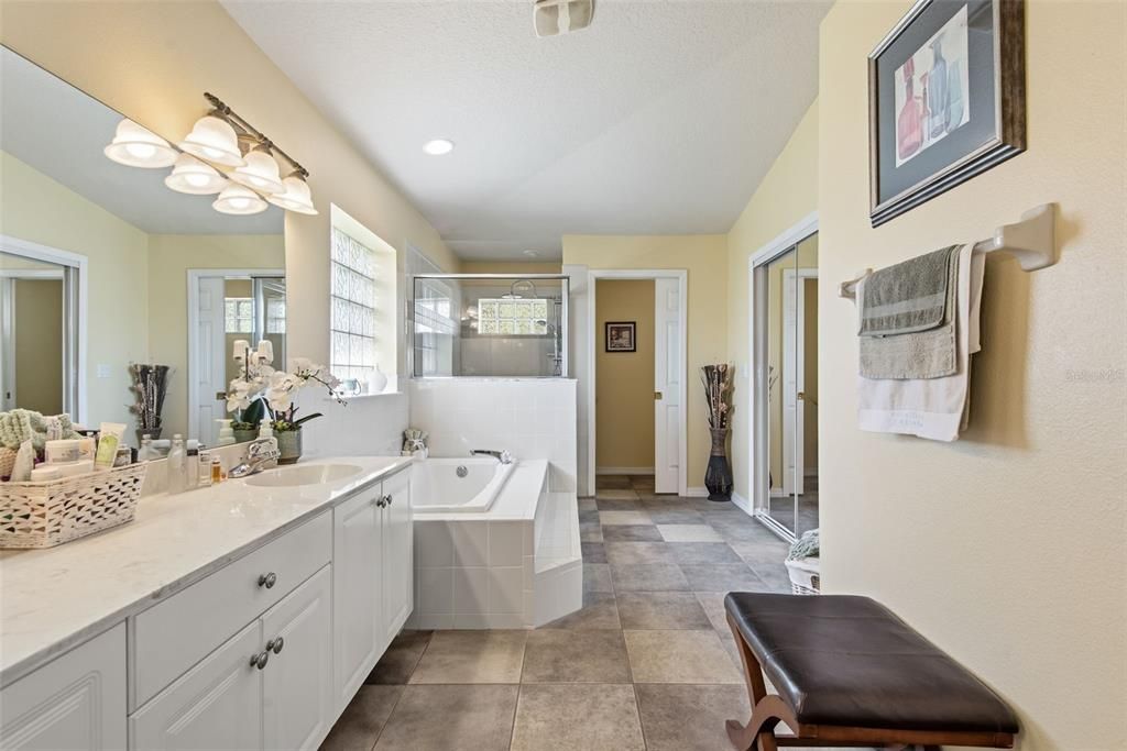 For Sale: $400,000 (3 beds, 2 baths, 1789 Square Feet)
