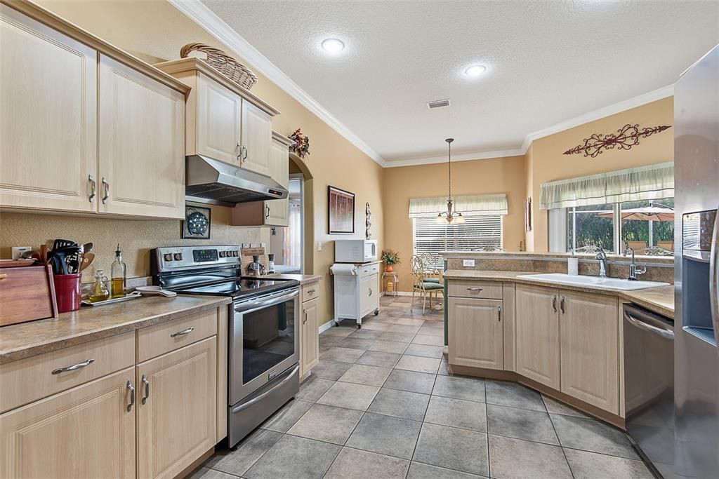 For Sale: $400,000 (3 beds, 2 baths, 1789 Square Feet)