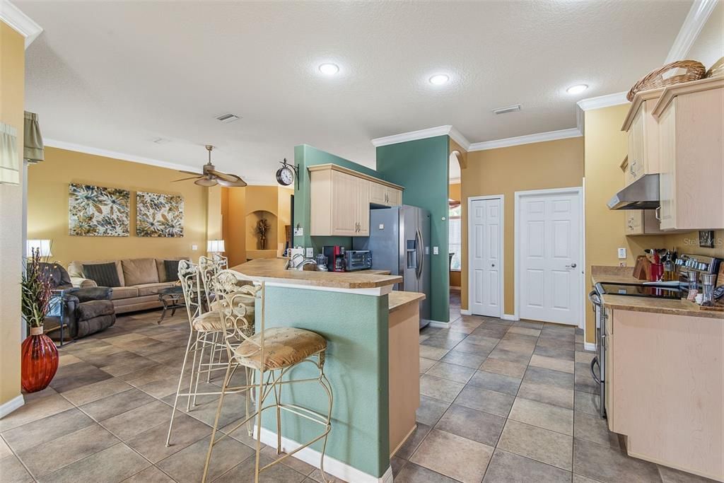 For Sale: $400,000 (3 beds, 2 baths, 1789 Square Feet)