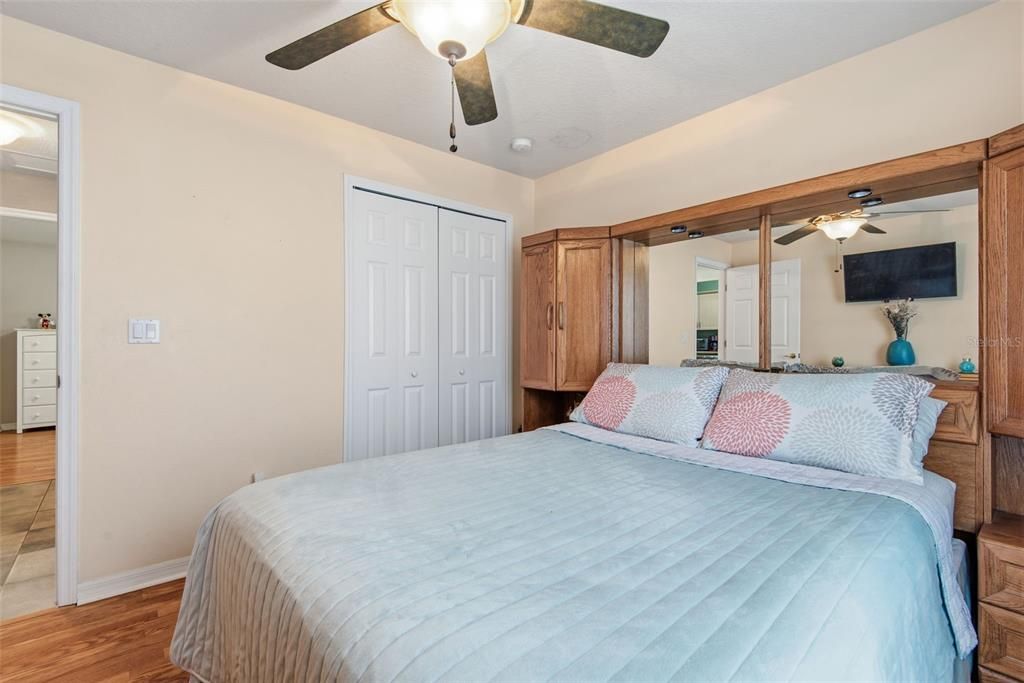 For Sale: $400,000 (3 beds, 2 baths, 1789 Square Feet)
