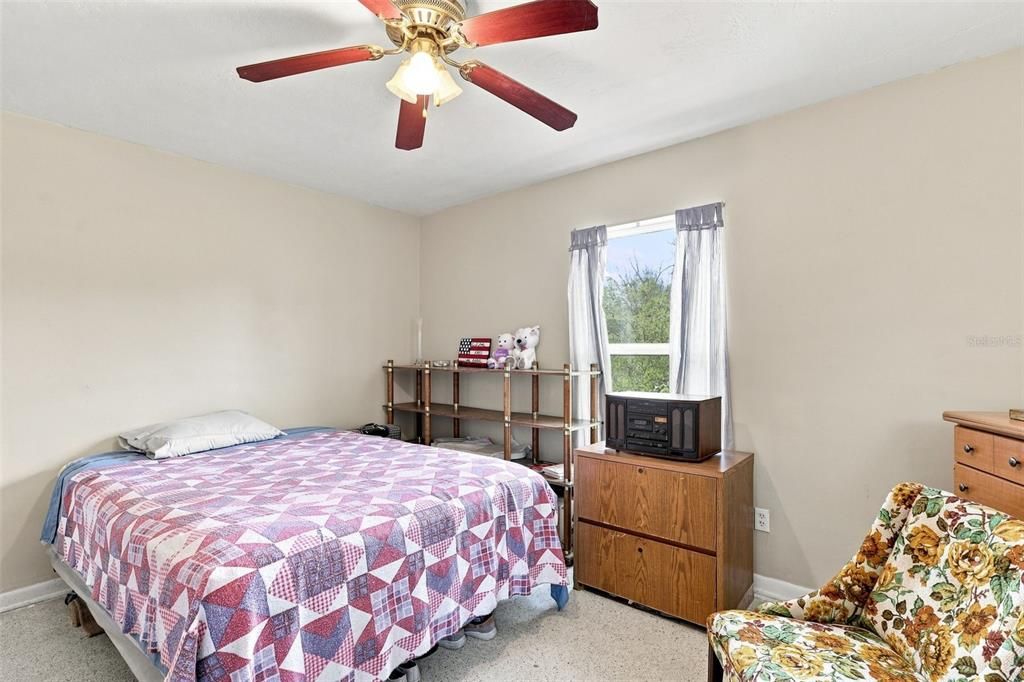 For Sale: $219,900 (2 beds, 1 baths, 1030 Square Feet)