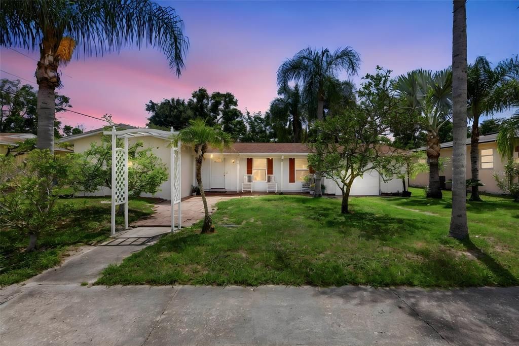 For Sale: $219,900 (2 beds, 1 baths, 1030 Square Feet)