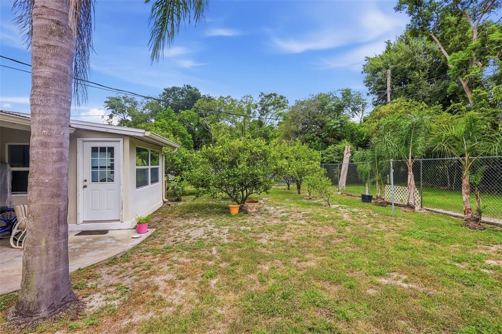 For Sale: $219,900 (2 beds, 1 baths, 1030 Square Feet)