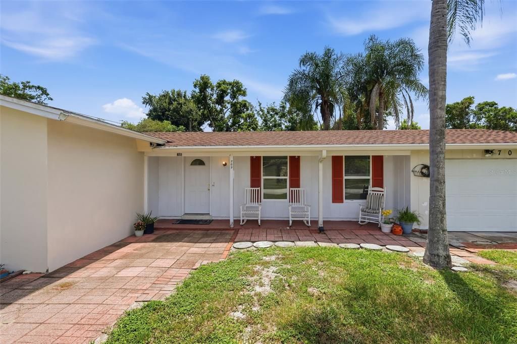 For Sale: $219,900 (2 beds, 1 baths, 1030 Square Feet)