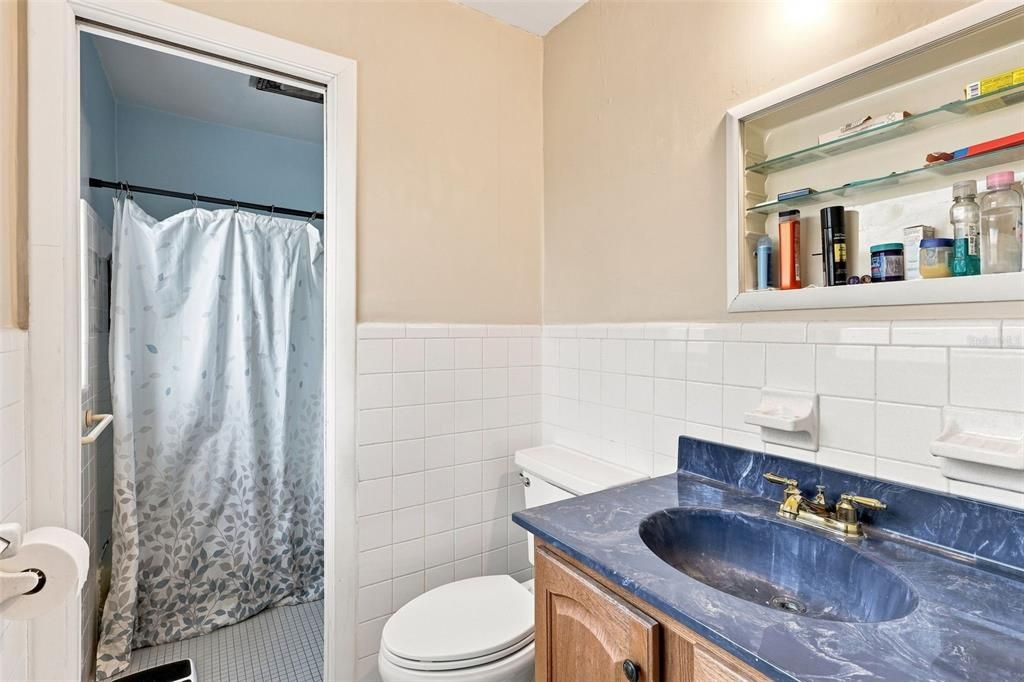 For Sale: $219,900 (2 beds, 1 baths, 1030 Square Feet)