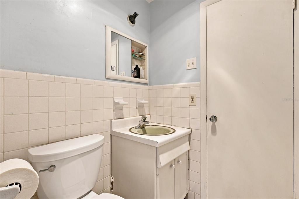 For Sale: $219,900 (2 beds, 1 baths, 1030 Square Feet)