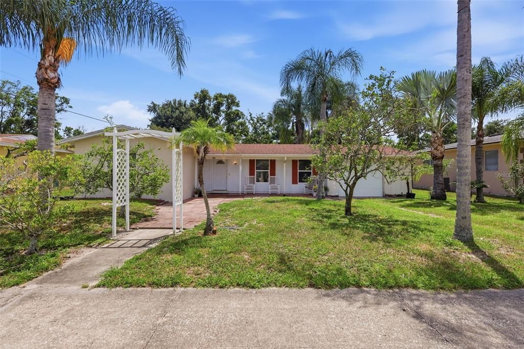 For Sale: $219,900 (2 beds, 1 baths, 1030 Square Feet)