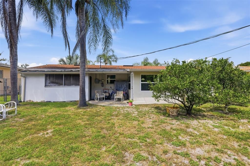 For Sale: $219,900 (2 beds, 1 baths, 1030 Square Feet)